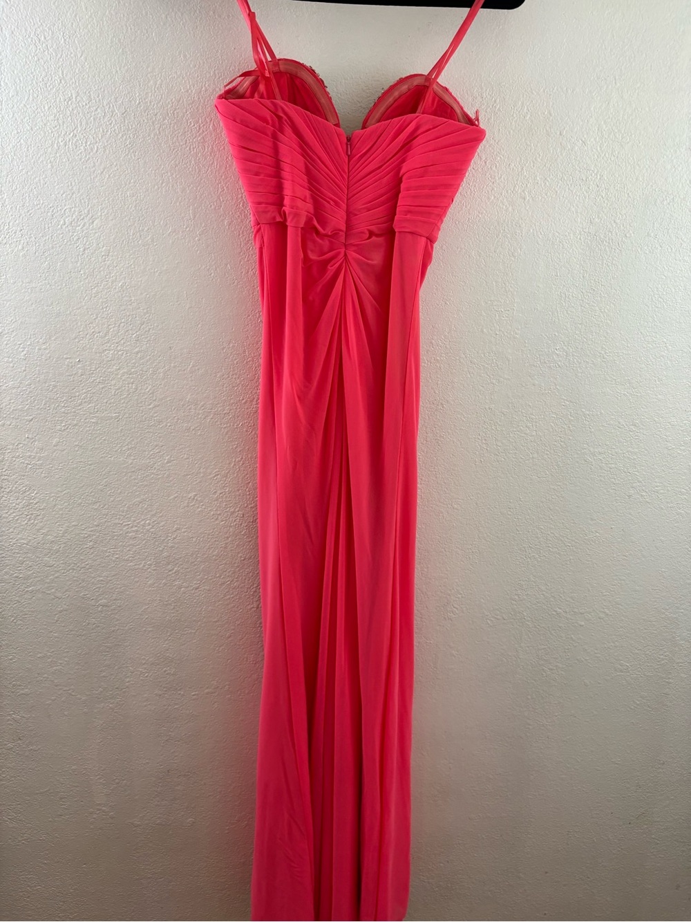 La Femme  bright coral-pink evening gown deep plunging sweetheart neckline 00 - Picture 6 of 7